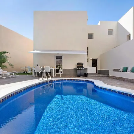 فيلة Luxury Taganana